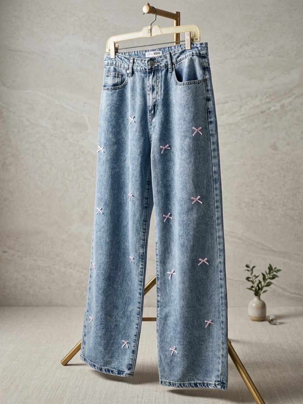 Love Soho Light Wash Denim Jeans with Pink Bow’s Excellent Condition